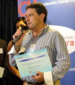 Manuel Brescané Muñoz - Recogiendo el premio